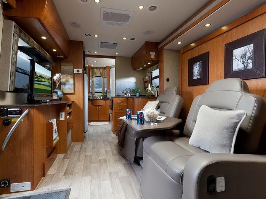 Интерьер Leisure Travel Vans Unity (Br.906) 2011 года  (фото 8 из 16)
